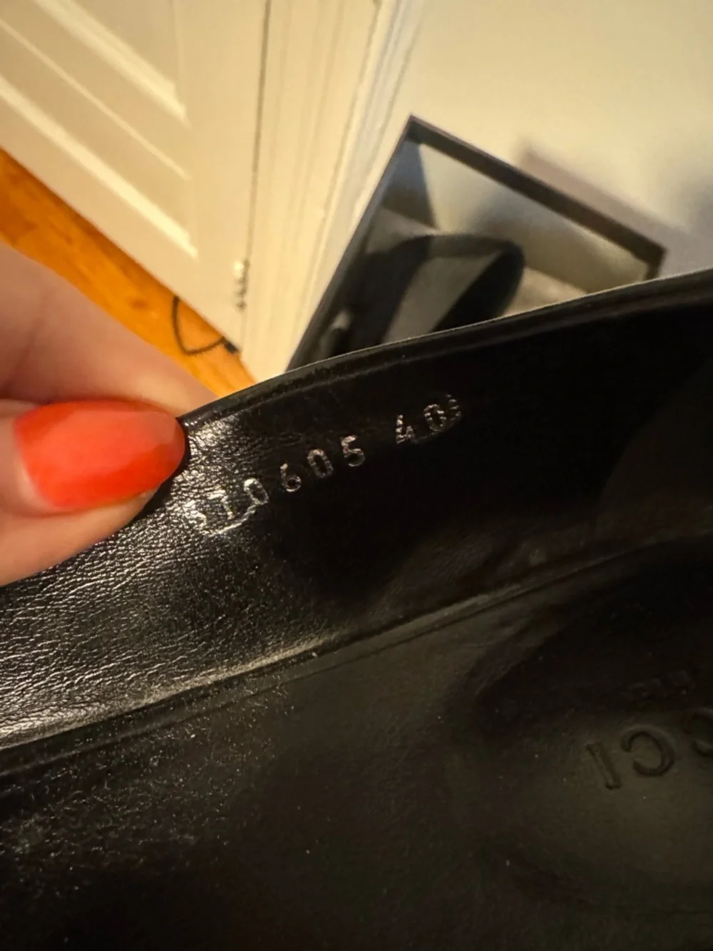 Gucci Black Patent Peep-Toe Flats with Silver G Buckle Size 40 - Picture 7 of 8